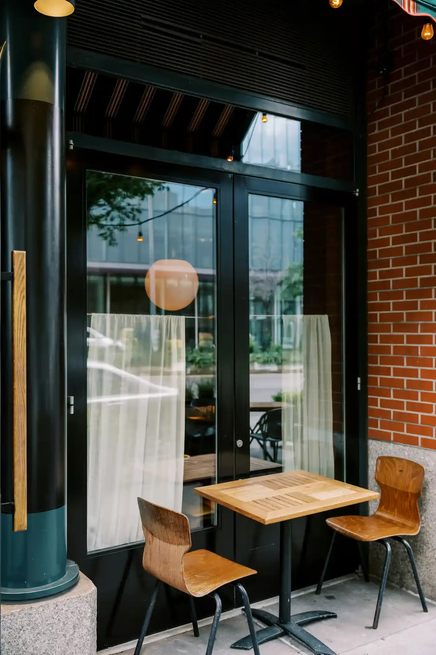 Free-Restaurant-Front-Window-MockupT.webp